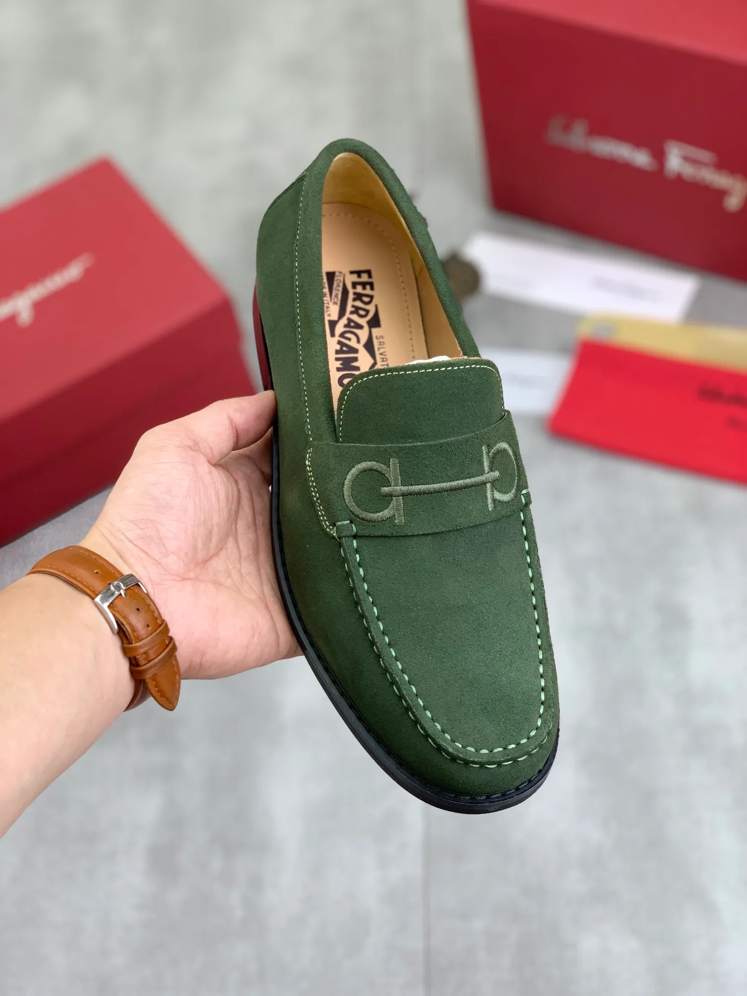 Men's Men's Shoes 💰P460💰[New Style] Water-dyed Niuli 🆘[Salvatore Ferragamo] Ferragamo's latest casual business leather shoes for men! Available at counters simultaneously! The fabric is made of specially imported original calfskin, the lining is made of imported water-dyed cowhide, and the original combination outsole is absolutely luxurious and leads the fashion trend. Matching code: 38-45; 5️⃣ colors available